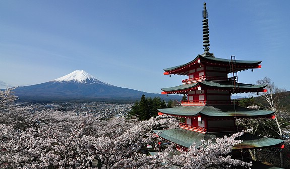 Archivo:Pagoda de chureito.jpg