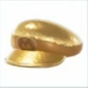 Gorra de Mario dorado.