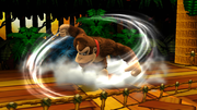 Donkey Kong usando Trompo Kong/Peonza Kong en tierra en Super Smash Bros. for Wii U.
