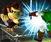 Donkey Kong usando Puñetazo gigantesco en Super Smash Bros. Melee.