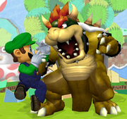 Bowser a punto de morder a Luigi después de haberlo atrapado con Garra Koopa.
