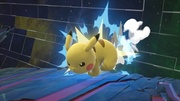 Pikachu cargando Cabezazo en Super Smash Bros. Ultimate.