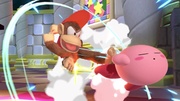 Diddy Kong atacando a Kirby en El gran ataque de las cavernas.