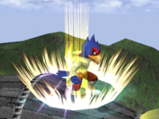 Falco preparando Pájaro de fuego en Super Smash Bros. Melee.