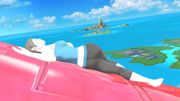 La Entrenadora de Wii Fit recostada sobre el biplano rojo.