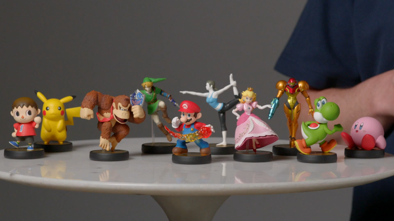 Archivo:Múltiples figuras amiibo con apariencia de luchadores de Super Smash Bros.png