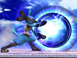 Lucario lanzando una Esfera aural con aura al máximo.