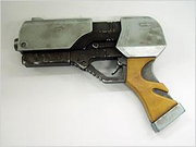 Objeto de utilería usado como pistola en el comercial japonés de Metroid: Zero Mission.