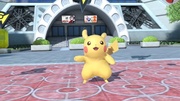 Pikachu posando en el escenario en Super Smash Bros. Ultimate.