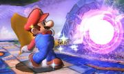 Mario reflejando el Disparo carga de Samus con su Capa.