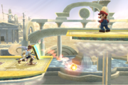 Pit reflejando un proyectil de Mario con el escudo inclinado.