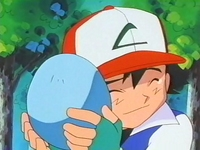 Archivo:EP231 Ash abrazando el huevo.png