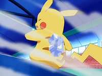 Archivo:EP552 Pikachu con un trozo de hielo en la espalda.png
