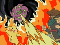Archivo:EP525 El guardián y su Pikachu enfrentándose a Spiritomb en la leyenda.png