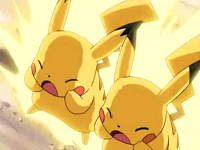 Archivo:EE01 Pikachu y Pikachutwo usando Rayo.png