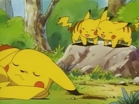 Archivo:EP039 Pikachu juntando sus mejillas.png