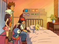 Archivo:EP543 Con Pikachu en el centro Pokémon.png