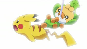 Archivo:EP678 Sewaddle golpeando a Pikachu.jpg