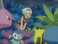 Archivo:EP541 Maya con los Pokémon.png