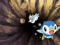Archivo:EP553 Pachirisu y Piplup cayendo en el agujero del Team Rocket.png