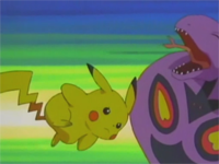 Pikachu usando ataque rápido contra el Equipo/Team Rocket.