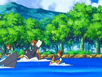 Archivo:EP560 Alumnos cabalgando con sus Pokémon de tipo agua (3).png