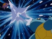 Archivo:EP105 Squirtle usando pistola agua.png