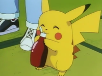 Pikachu con un botella de Kétchup.