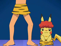 Archivo:EP555 Pikachu con su modelo.png