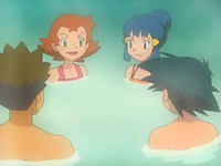 Archivo:EP532 Leona, Maya, Ash y Brock bañándose.png