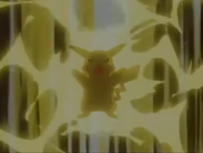 Pikachu de Ash usando impactrueno.