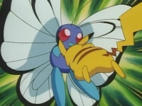 Pikachu usando doble filo.
