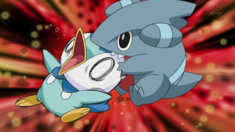 Archivo:EP625 Gible mordiendo a Piplup.png