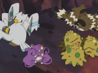 Archivo:EP306 Pokémon resguardándose en la cueva.jpg