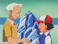 Pryce/Fredo entregando a Ash la medalla Glaciar.