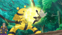 Electivire de Viren usando golpe trueno/puño trueno.