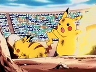 Pikachu atacando a Ditto.