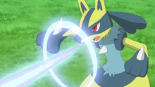 Lucario variocolor de Rod usando Cañón Resplandor.