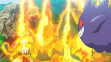 Pokémon tipo fuego de Ash usando lanzallamas.