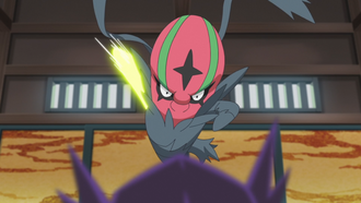 Accelgor del Ninja Salsa de Soya usando Golpe Rastrero.
