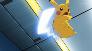 Pikachu de Ash usando cola férrea.