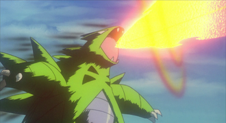 Tyranitar usando hiperrayo.