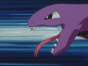 Arbok usando picotazo venenoso.