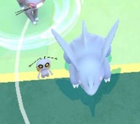 Un Gimmighoul en Pokémon GO.