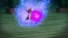 Lycanroc de Gladion/Gladio usando dracoaliento devastador. Crea un orbe de luz rosa...