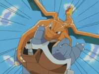Blastoise usando mordisco.