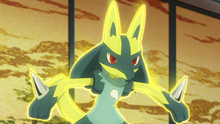Lucario variocolor usando garra metal.