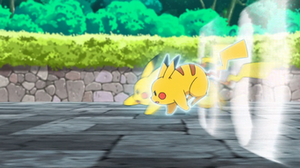 Pikachu de Ash usando ataque rápido.