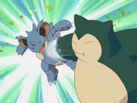 Snorlax usando puño hielo.