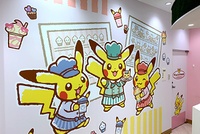 Decoración en el interior de Pikachu Sweets.